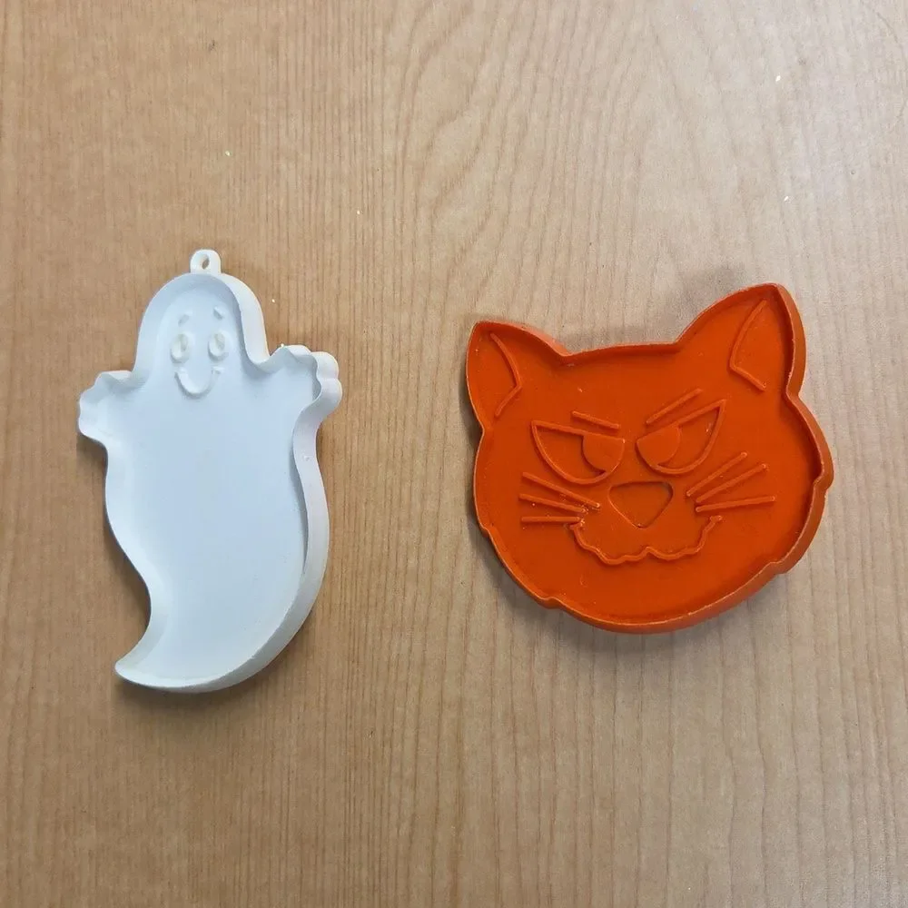 Set of 15‎ FALL cookie cutters, including leaves, ghost, pumpkins, Thanksgiving